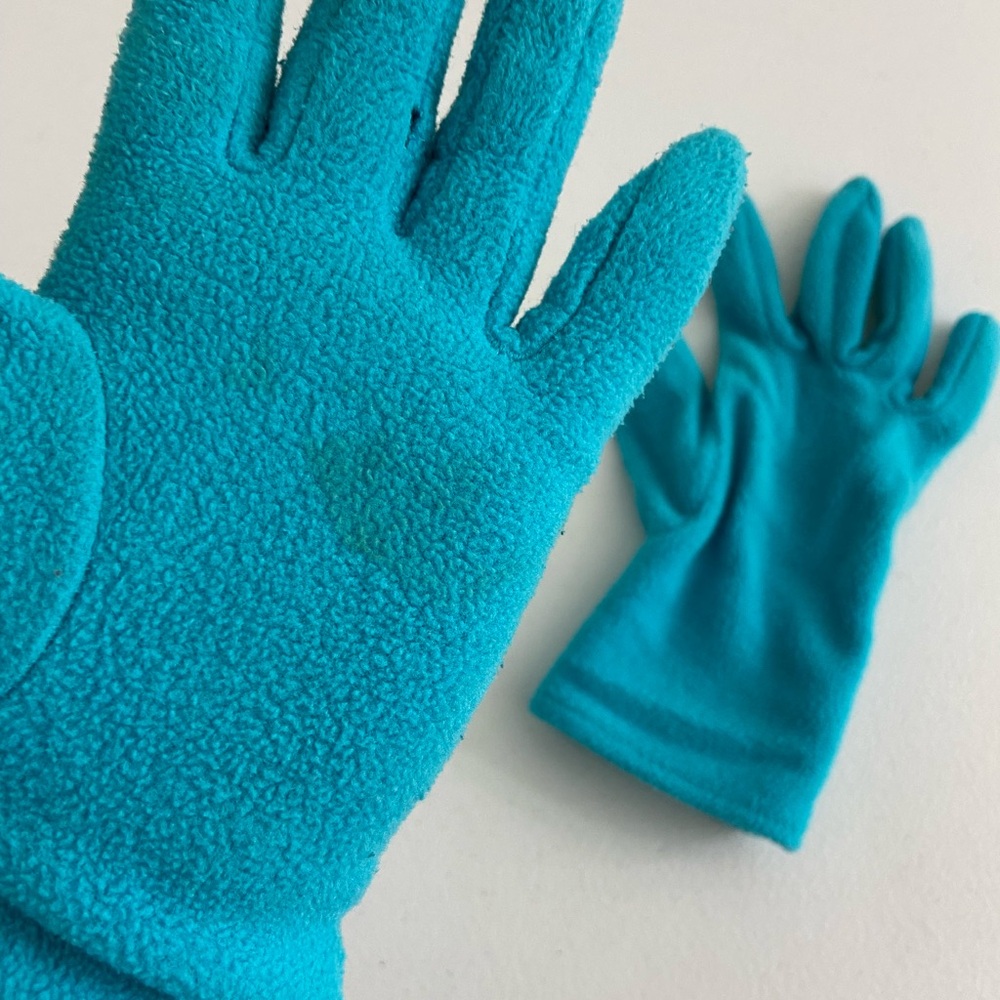 Women’s bright blue super soft warm fleece winter gloves medium/large - Picture 3 of 3
